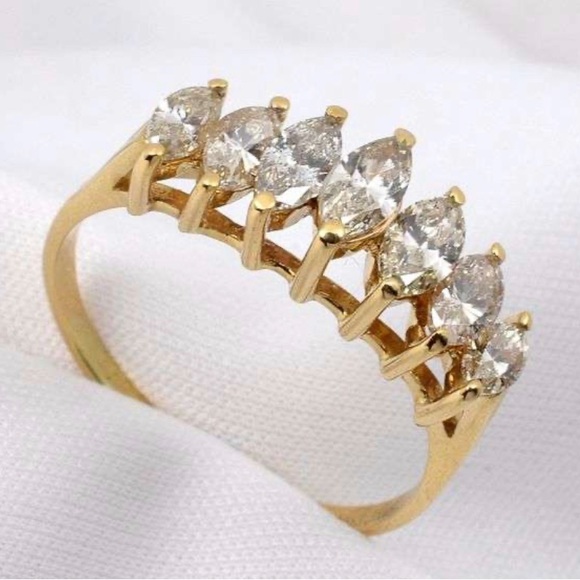 Flashy, marquise diamond ring. - Picture 4 of 5